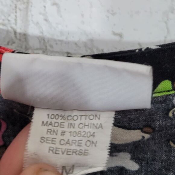 V Life dog print scrub top - Picture 7 of 10